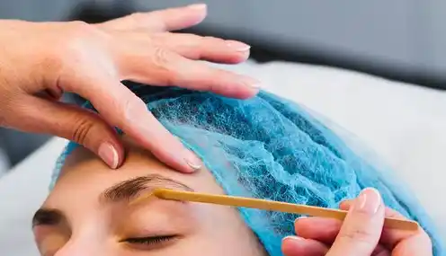 زراعة الحواجب بتقنية DHI